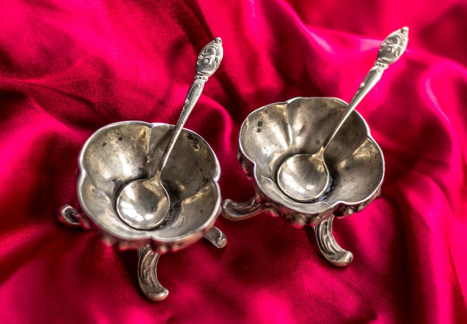 Rare Pair Art Nouveau Salt Cellers With Westmoreland Spoons-all Silver